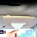 Solution élégante pour ranger des mouchoirs en voiture