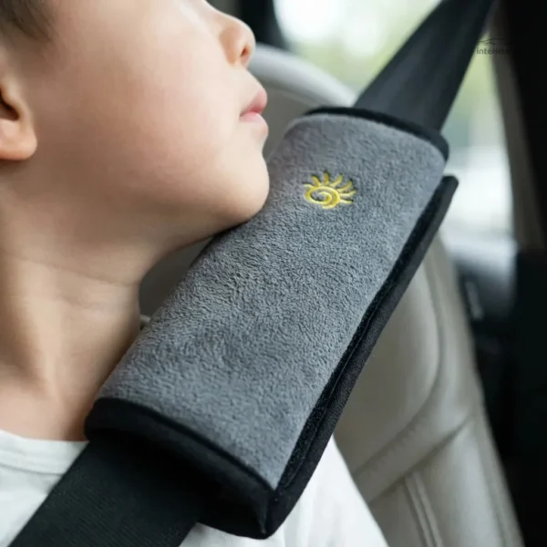 Coussin ceinture gris pour confort enfant en voiture