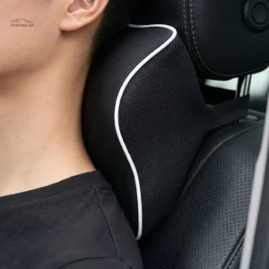 Coussin noir ergonomique pour soutien cervical en voiture