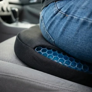 Coussin ergonomique en gel noir, idéal pour les trajets