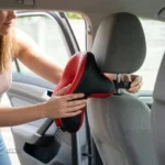 Coussin bicolore pour voiture offrant un bon maintien de la tête