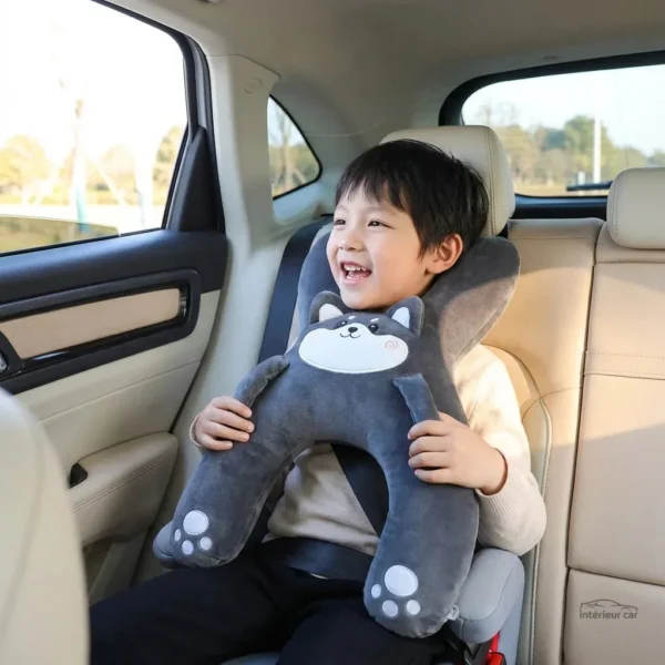Coussin voiture enfant gris motif chien