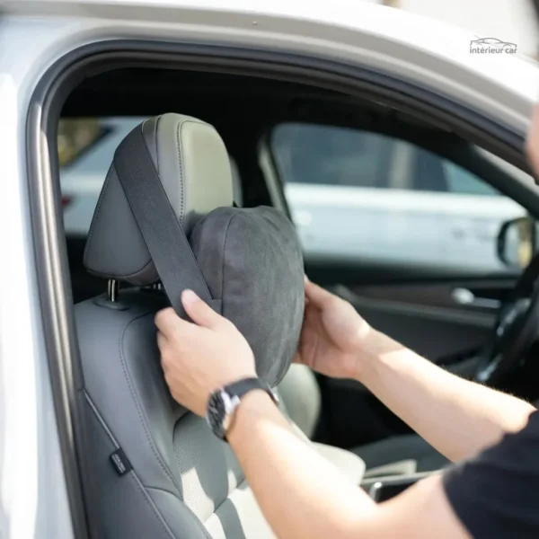 Daim anthracite : oreiller de voyage pratique et confortable