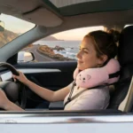 Oreiller cervical voiture motif chaton rose