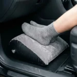 Oreiller velours triangle, pratique pour voyages en voiture