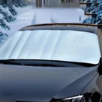 Accessoire automobile pour filtrer la lumière solaire