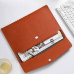 Accessoire auto marron pour ranger documents essentiels