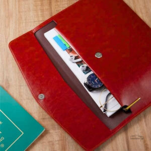 Pochette carte grise rouge, pratique et élégante