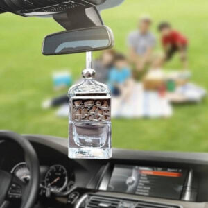 Diffuseur parfumé argenté pour voiture moderne